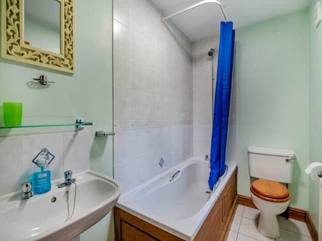 Bathroom | Little Barn - Hopgrove Farm Cottages, York