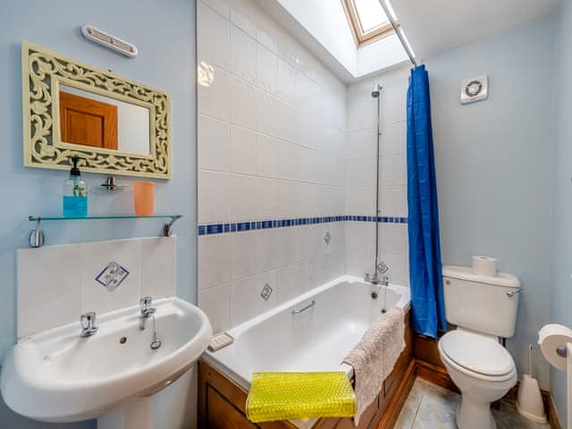 Bathroom | Big Barn - Hopgrove Farm Cottages, York