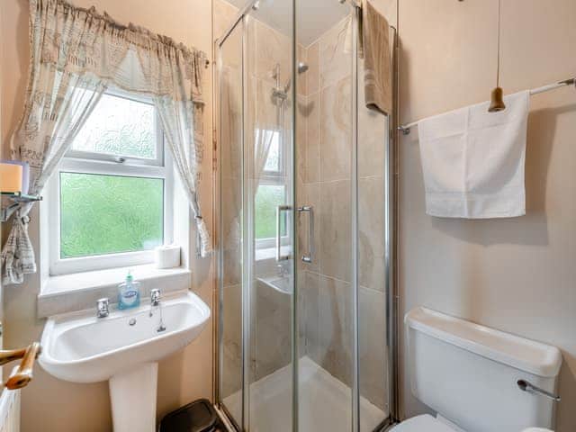 Shower room | Big Barn - Hopgrove Farm Cottages, York