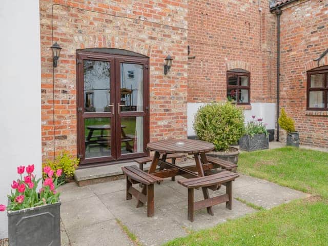 Sitting-out-area | Big Barn - Hopgrove Farm Cottages, York