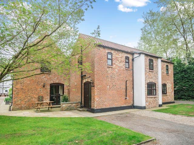 Exterior | Big Barn - Hopgrove Farm Cottages, York