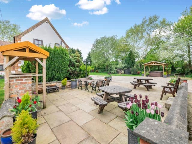 Garden and grounds | Big Barn - Hopgrove Farm Cottages, York