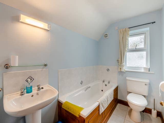 Bathroom | The Hayloft - Hopgrove Farm Cottages, York