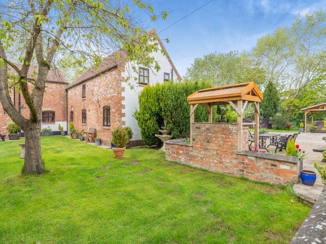 Garden and grounds | The Hayloft - Hopgrove Farm Cottages, York