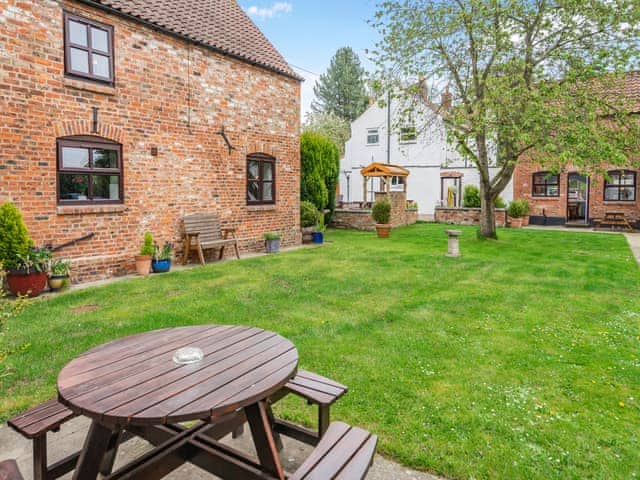Garden and grounds | The Hayloft - Hopgrove Farm Cottages, York