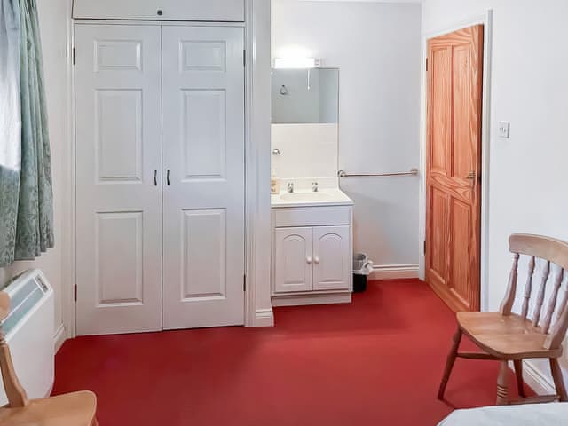 Twin bedroom | Lundy Light, Croyde