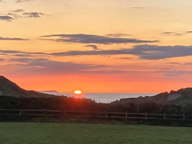 Surrounding area | Lundy Light, Croyde