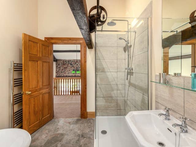Bathroom | Barley Store - Dickinson Place Holiday Cottages, Allonby