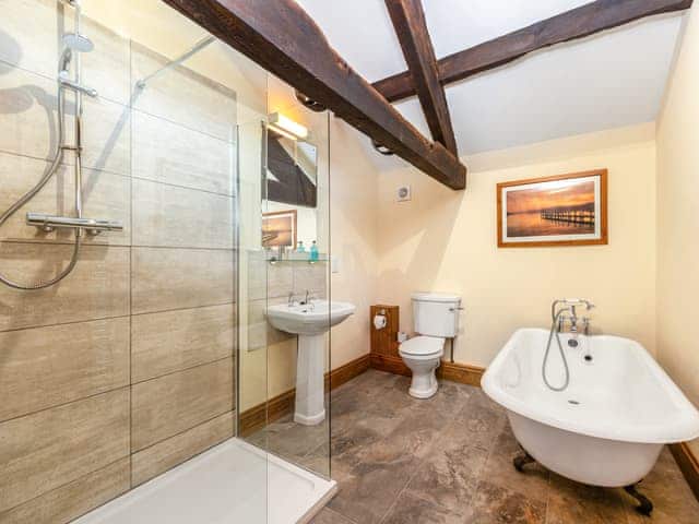 Bathroom | Barley Store - Dickinson Place Holiday Cottages, Allonby