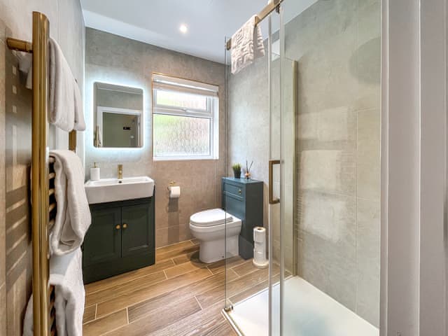 Bathroom | Autumn Leaves, Keswick