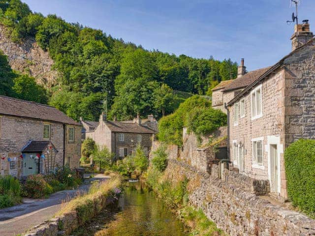 Castleton | Pine Door, Eyam, near Bakewell