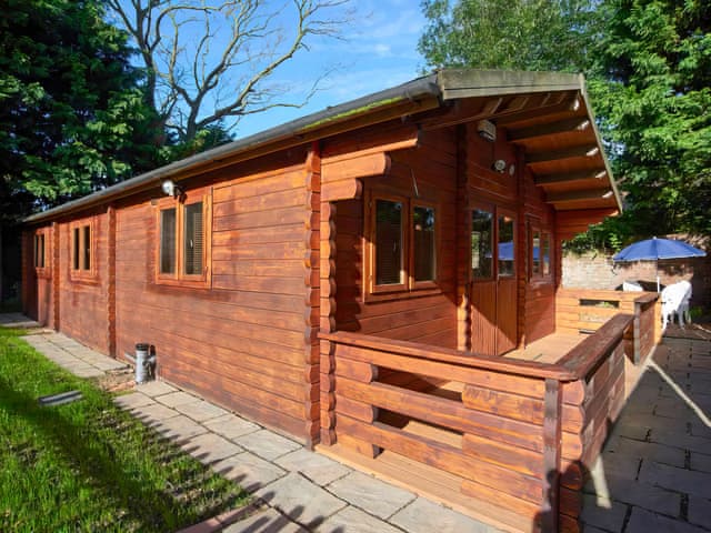 Exterior | Log Cabin, Guyhirn