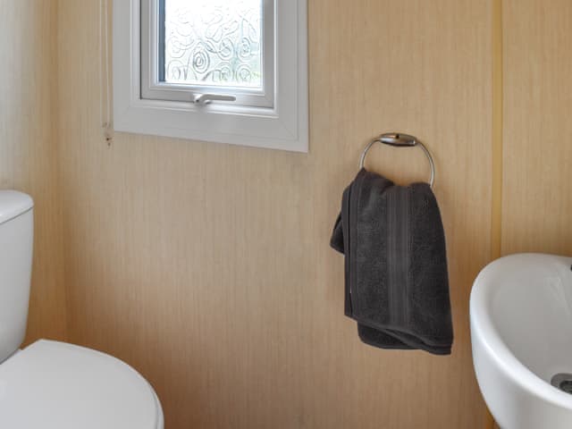 Bathroom | The Getaway - Ocean Edge Retreats, Lancaster