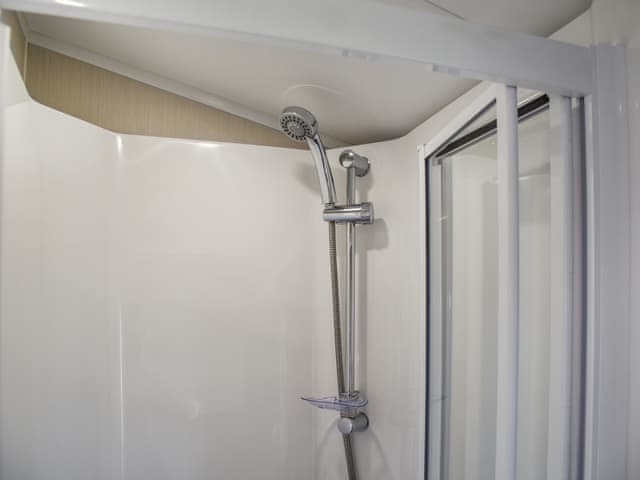 Bathroom | Kee Holiday Home, Scratby