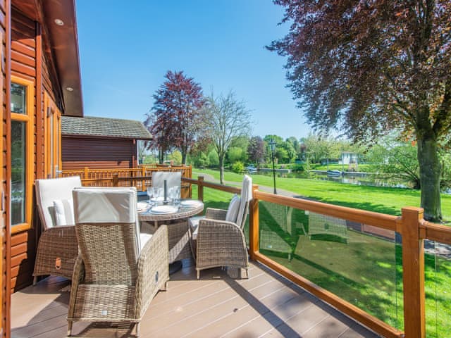 Sitting-out-area | Willowbank Lodge, Stratford-Upon-Avon