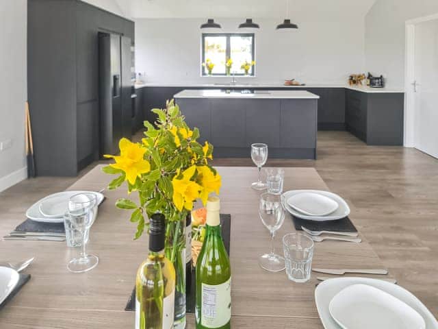 Kitchen/diner | The Bungalow - Applebarn Holidays , West Pennard, near Glastonbury