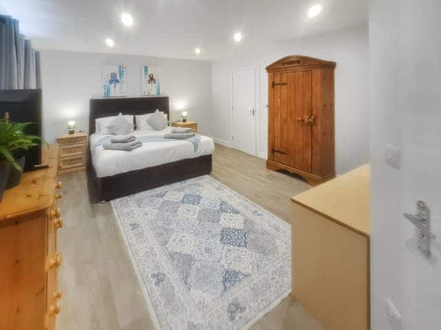 Double bedroom | The Bungalow - Applebarn Holidays , West Pennard, near Glastonbury