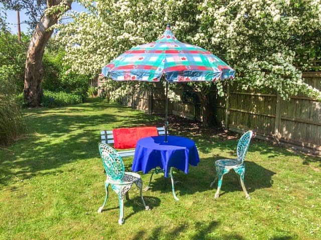 Garden | 5 Rose Cottages, Little Sandhurst