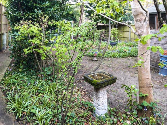 Garden | 5 Rose Cottages, Little Sandhurst