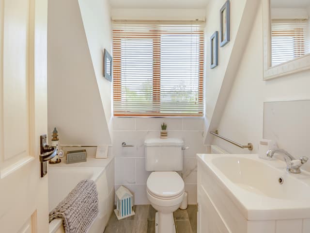 Bathroom | Ash - Chestnut Tree Barns, Ilketshall St Margaret