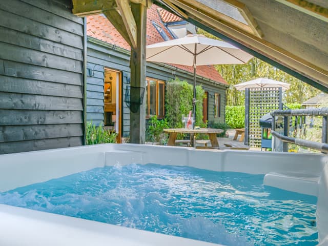 Hot tub | Ash - Chestnut Tree Barns, Ilketshall St Margaret