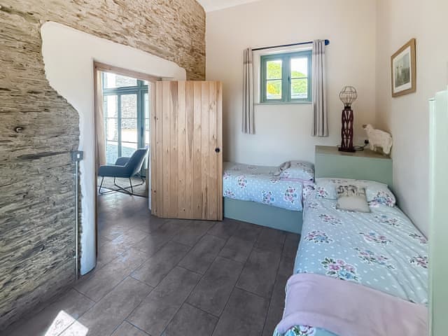 Twin bedroom | North Thorne - The Tractor Barn - North Thorne, Bratton Fleming