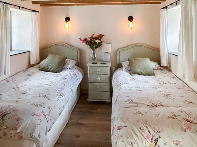Twin bedroom | The Calving Barn - North Thorne, Bratton Fleming