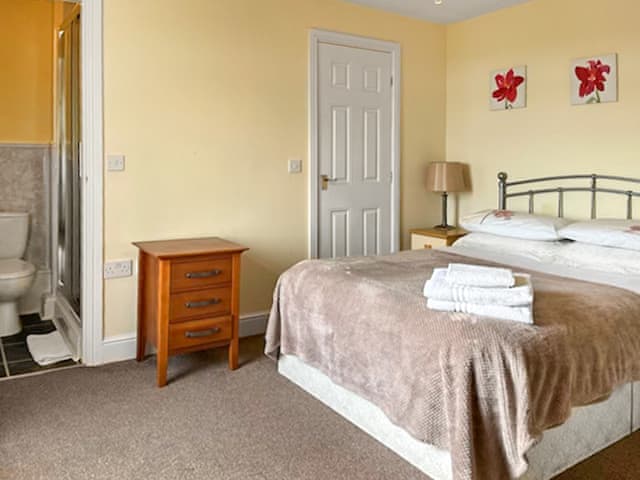 Double bedroom | Middle Farm, Durham