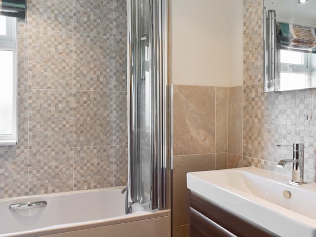 Bathroom | Sunshine Lodge, Polperro