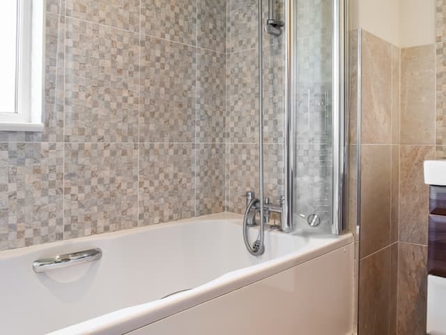 Bathroom | Sunshine Lodge, Polperro