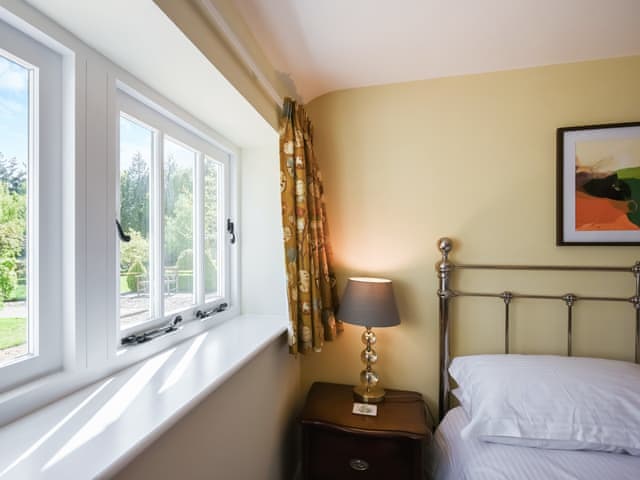 Double bedroom | The Vinery - Cottage Escapes, Shrewsbury