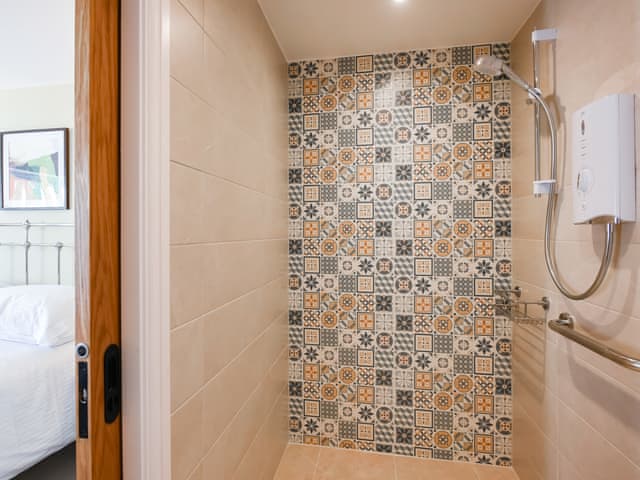 En-suite | The Vinery - Cottage Escapes, Shrewsbury