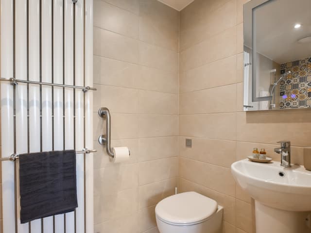En-suite | The Vinery - Cottage Escapes, Shrewsbury