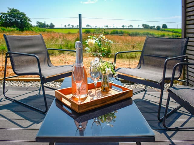 Sitting-out-area | The Old Hayloft - Two Moors Way Cottages, Witheridge