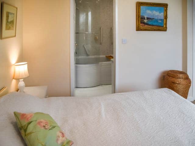 Double bedroom | Swallowdale, Flordon