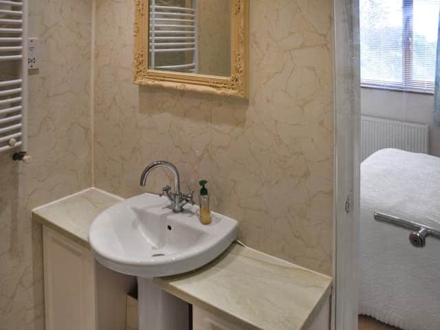 Bathroom | Swallowdale, Flordon
