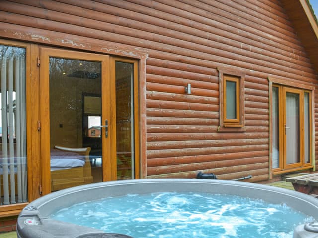 Hot tub | Jasmine Lodge, Fitling