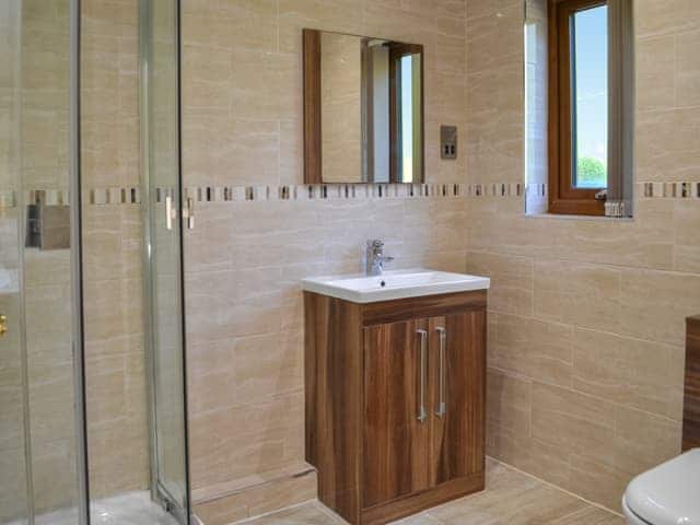 Bathroom | Jasmine Lodge, Fitling