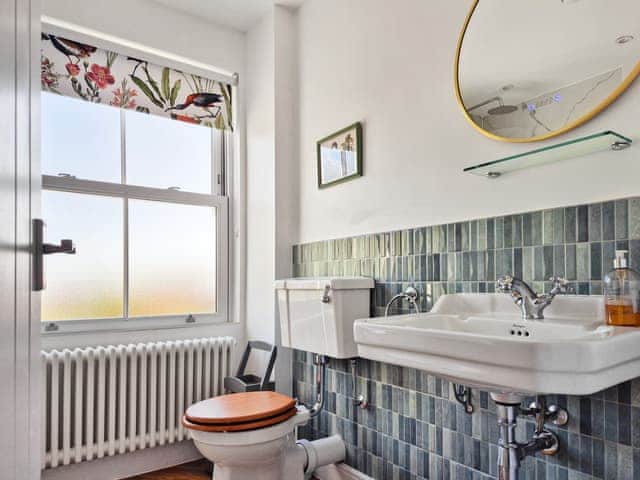 Main bathroom with Burlington suite | Chandler’s Cottage, West Mersea