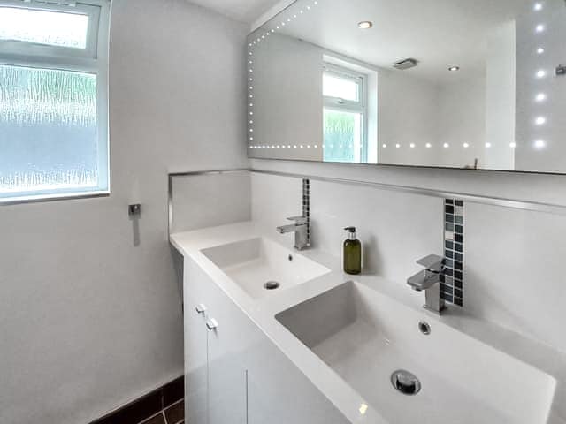Bathroom | Ocean View, Mawgan Porth