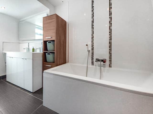Bathroom | Ocean View, Mawgan Porth