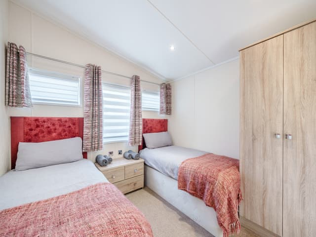Twin bedroom | Red Robin - Longmead Country Escapes, Cheddar