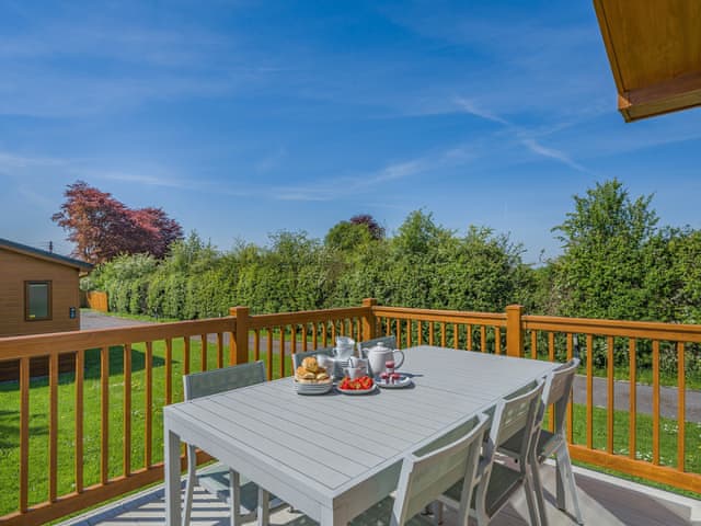 Decking | Red Robin - Longmead Country Escapes, Cheddar