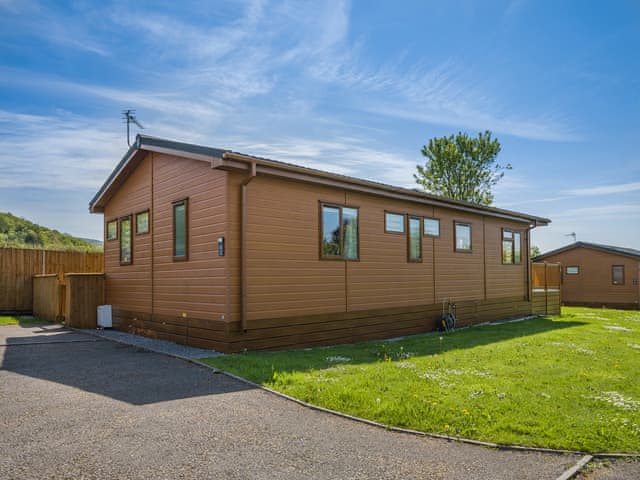 Exterior | Red Robin - Longmead Country Escapes, Cheddar