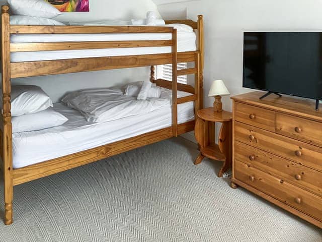 Twin bedroom | Island Quay 10, Salcombe
