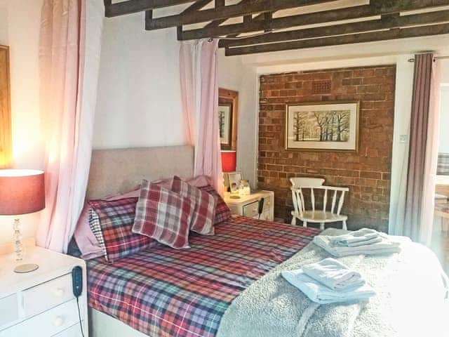 Four Poster bedroom | The Little House in Hull, Hull, near Beverley