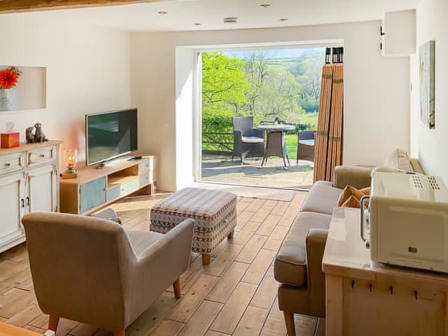 Open plan living space | Tanlake Barn, Chard