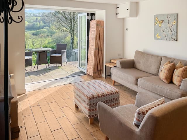 Open plan living space | Tanlake Barn, Chard