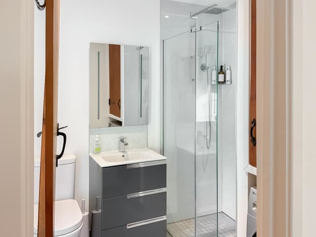 Bathroom | Tanlake Barn, Chard