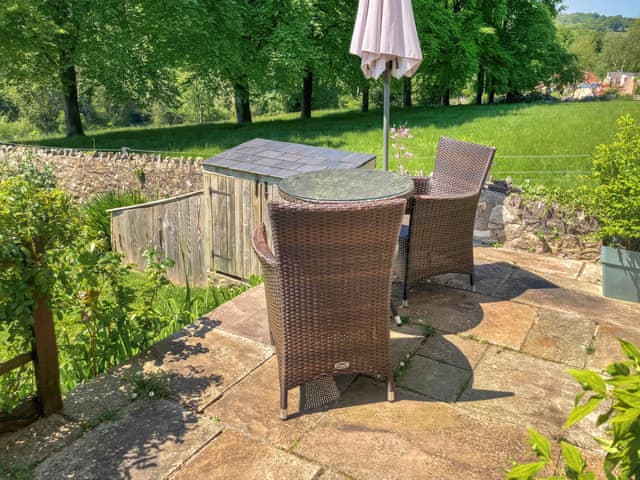 Sitting-out-area | Tanlake Barn, Chard